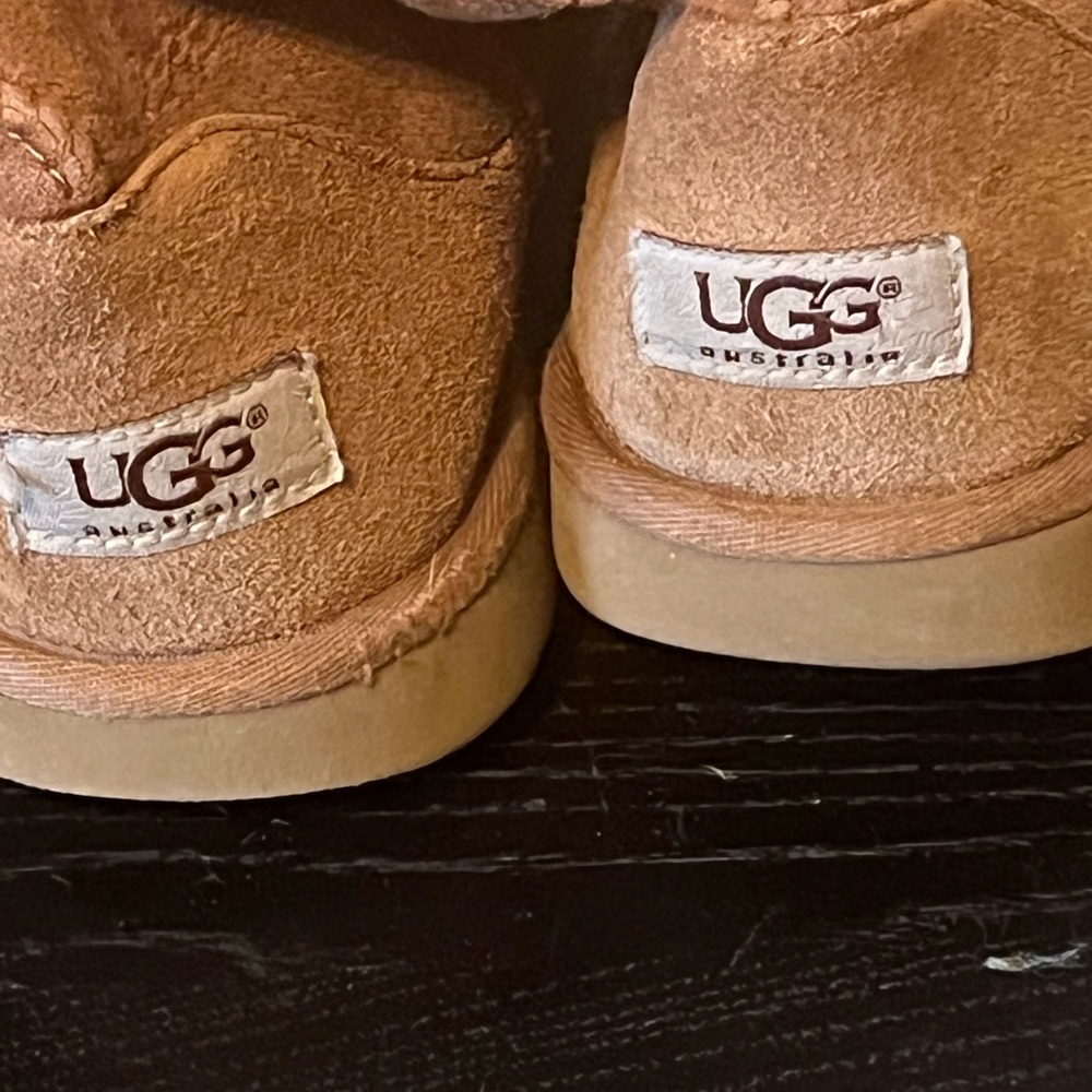UGG Women's classic tall boots size 6. S/N 5229 Y